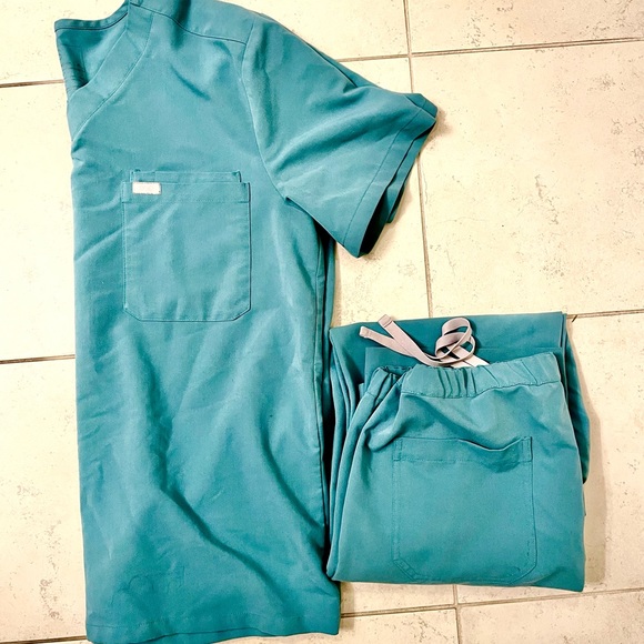 Figs Other - FIGS scrubs mens short sleeve shirt and pants blue matching set size medium